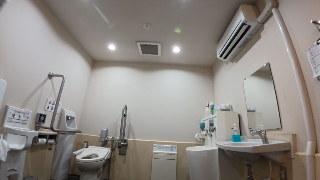エブリワンズカフェ店内のバリアフリートイレ