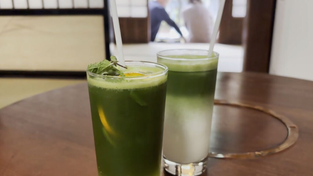 応挙館のカフェで抹茶ラテ